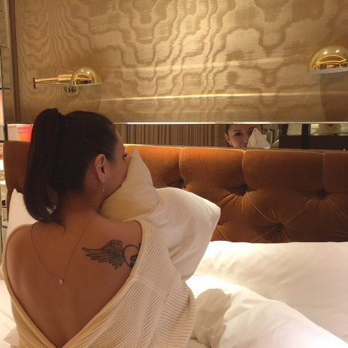 浜崎あゆみ、背中のタトゥーを披露 綺麗な後ろ姿にファン「セクシー！」「背中きれい」の声