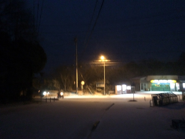 早朝　久しぶりの雪