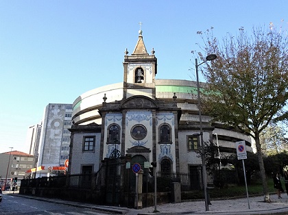 2015 11 ポルト ゲデス・デ・アゼヴェド通り付近の教会
