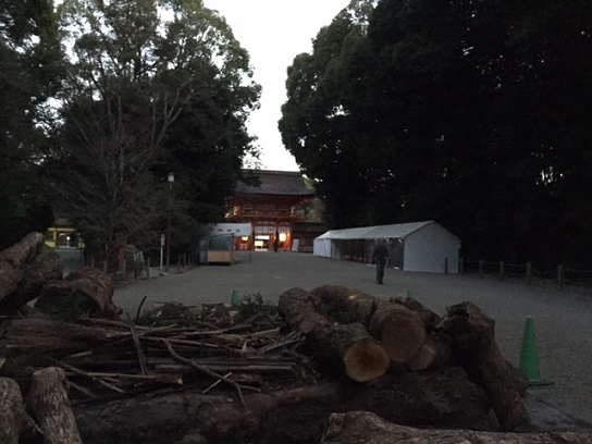 神社と材木